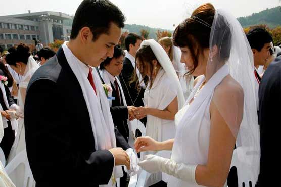 2,000 couples take part in mass wedding in Seoul