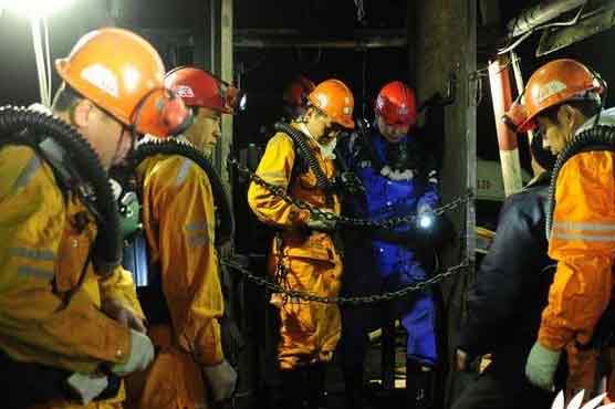 17 Chinese miners still trapped 