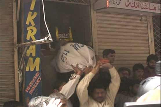 Lahore: man trapped to death by lift elevator