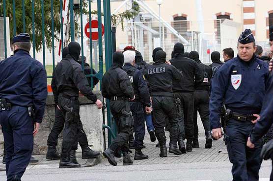 French police swoop on terror suspects