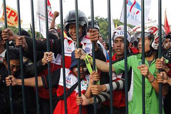 Indonesia's parliament blocks fuel prices hike