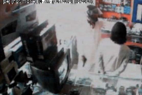 Sialkot: Dacoits loot mobile phone shop