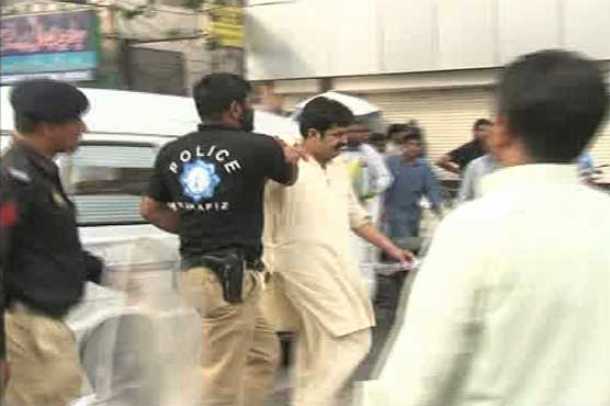 Lahore: 4 injured in exchange of fire on Mall Road