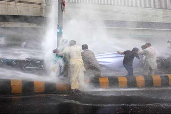 Karachi: Police use water cannon against NCHD protesters