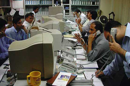 KSE starts week with mixed trend