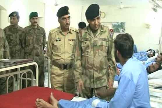 Kayani visits Peshawar Corps Headquarters