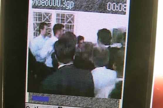 Lahore lawyers torture ASI at sessions court 