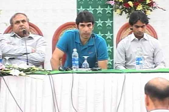 Misbah steps down as T20 captain