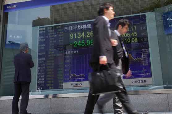 Asian stocks lower amid Chinas slow economic growth