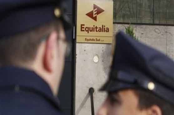 Fire bombs target tax office in Italy