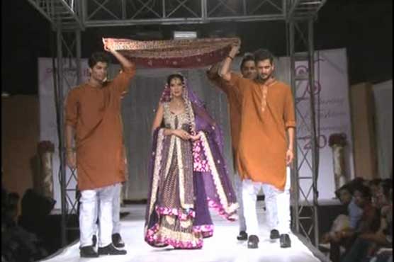 Colourful fashion show at Karachi beach