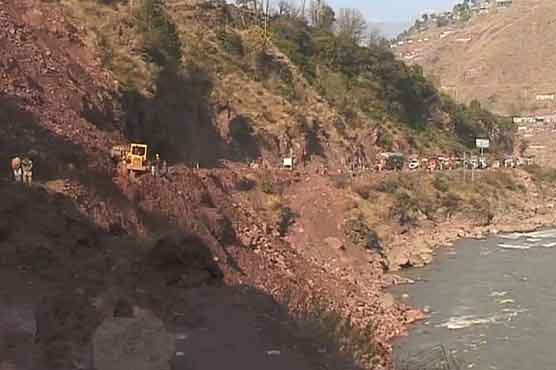 Muzaffarabad: 18 people injured as jeep falls into ravine