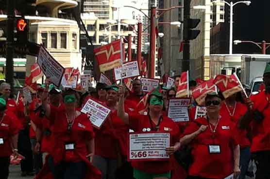 Chicago protesters break away from nurses' rally