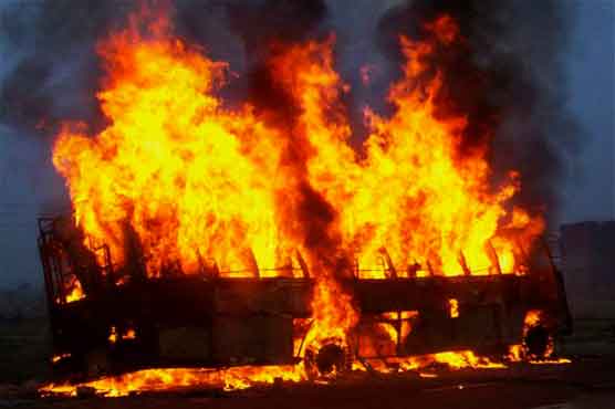 Fire on bus of Muslim pilgrims kills 16 in India