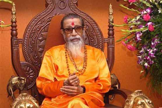 SRK should be banned for life by MCA: Bala Thackeray