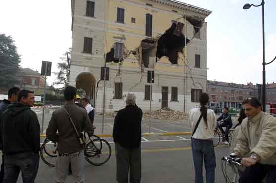 5.9 magnitude quake rattles Italy, 4 dead