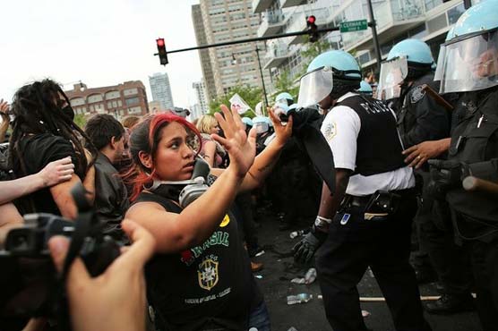 Thousands begin NATO protest march through Chicago