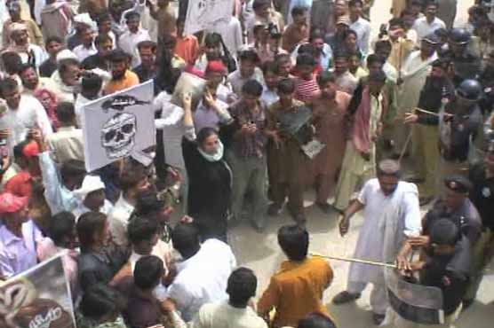 Citizens protest against power outages in Rahim Yar Khan 