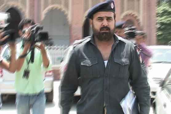 Lawyers torture ASI in LHC premises