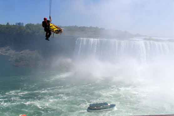 Man in stable condition after Niagara Falls plunge