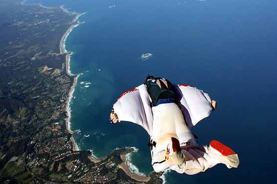 UK stuntman skydives without parachute 