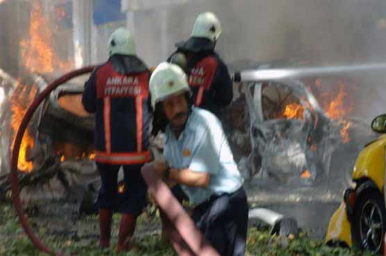 Car bomb in Turkey wounds 10, kills 2 militants 