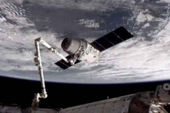 Dragon docks with ISS