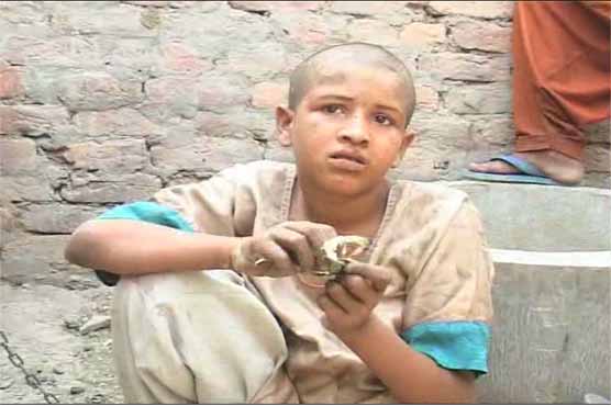  Ghotki: sick children chained along with animals