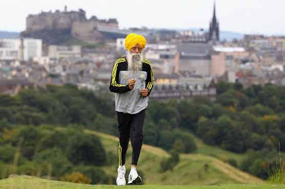 World's oldest marathon runner back on track 