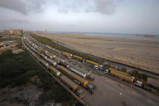 US urges Pakistan to send 400 NATO tankers to Afghanistan 