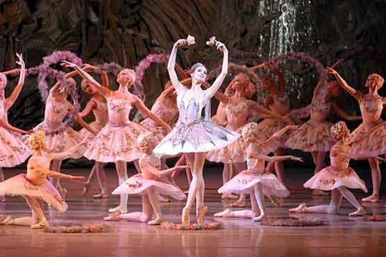 Mariinsky Theatre's classic opera thrills spectators 