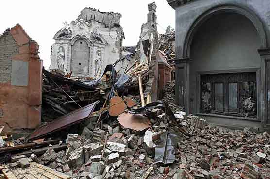 Eight dead as new quake rocks north Italy 