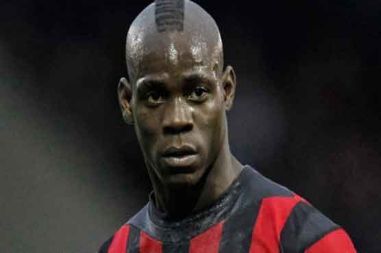 Balotelli threatens to walk off the ground if abused