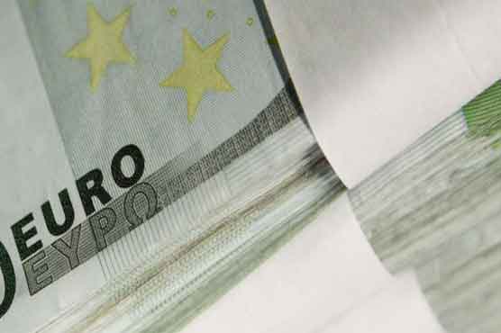 Euro under pressure on Spain worries