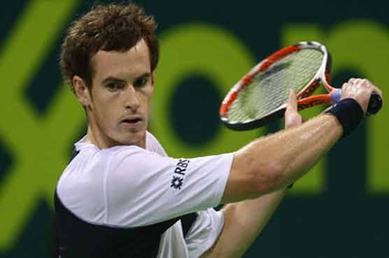 Murray advances despite bad back