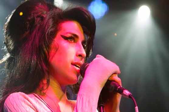  Winehouse wedding dress stolen from singer's home