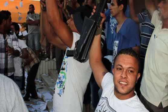  Libya: 200 gunmen occupy area near parliament 