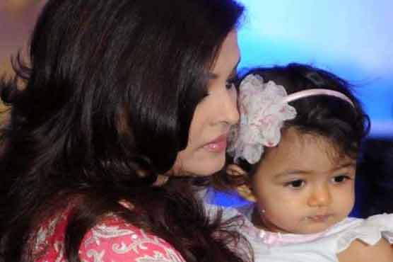 Aish's daughter grabs attention at award ceremony