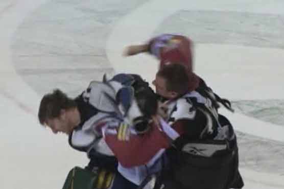 Ice hockey match turns into fight