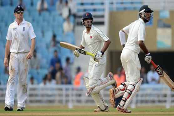 India v England: Mumbai A make tourists struggle
