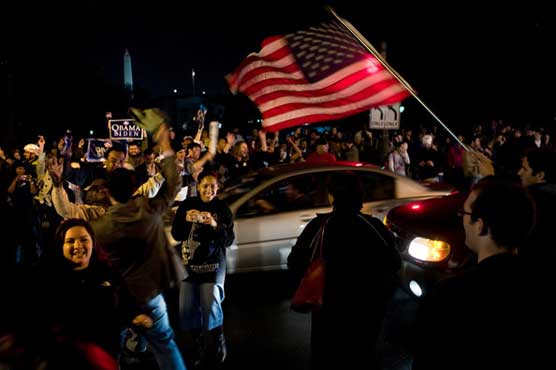 Crowd celebrate Obama victory at White House