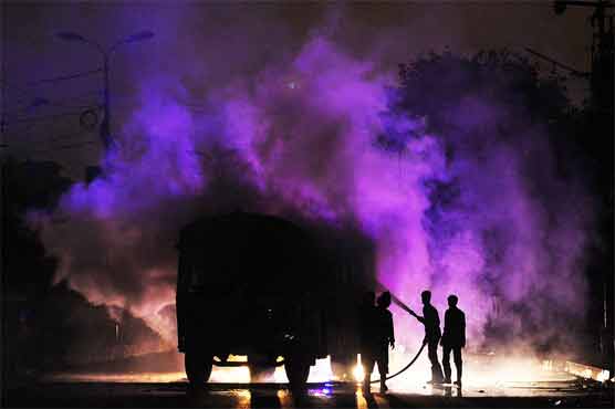 Karachi violence: Three vehicles set on fire 