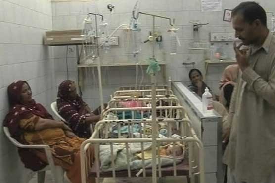 Karachi: Father abandons twin baby girls at hospital