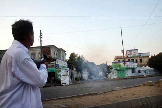 Karachi: Police use teargas to disperse protesters