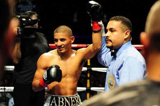 Mares keeps crown with decision over Moreno