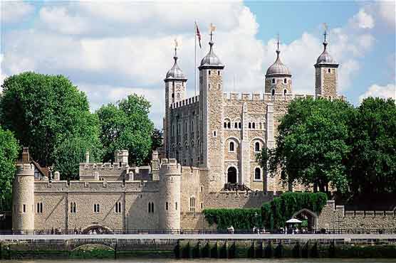 Thief escapes from Tower of London with valuable keys