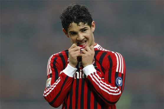  Milan fans threaten Brazilian striker Alexandre Pato 