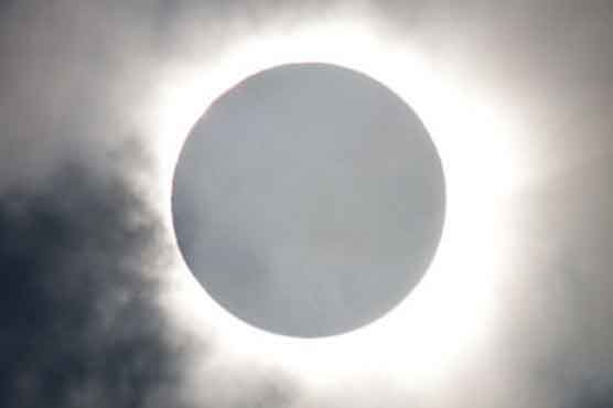 Clouds part, solar eclipse darkens north Australia 