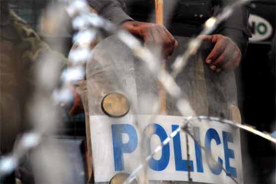 Police baton charge students in Faisalabad