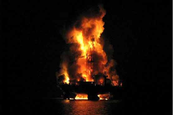Two dead as US oil platform catches fire 